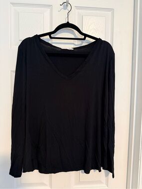 Double Zero Black V-Neck Long Sleeve Tee